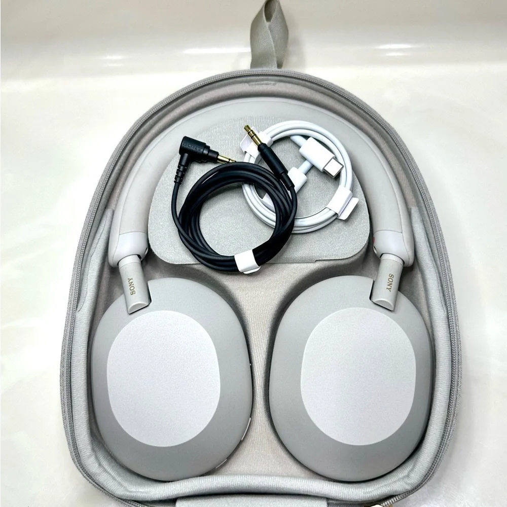 Sony WH1000xm5 Wireless Noise Canceling Headphones in White + Carrying Case XM5